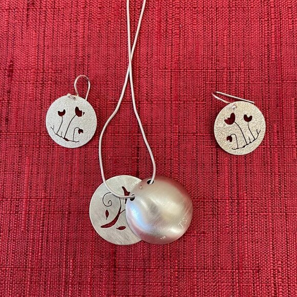 Jessie Senecal Handmade Sterling Sliver "Tulip" Locket and Earrings - Picture 5 of 5